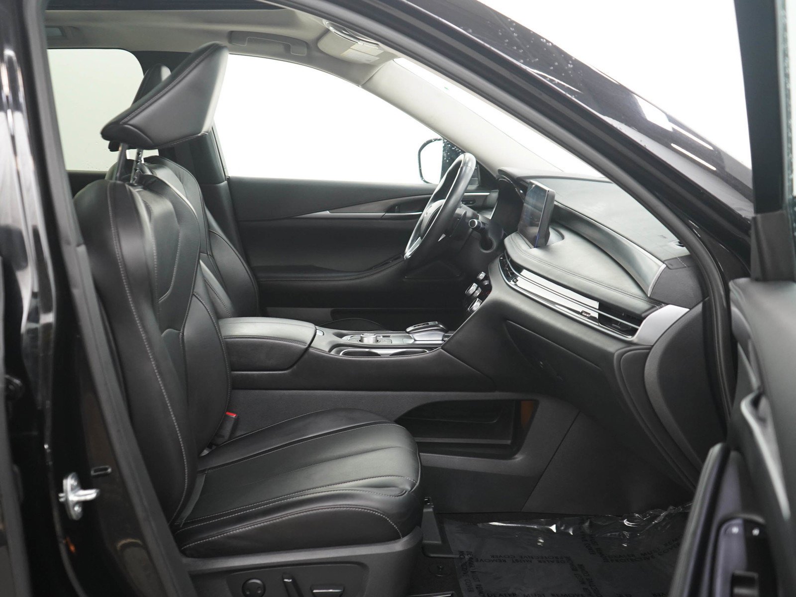 Used 2023 Mineral Black INFINITI LUXE image 11