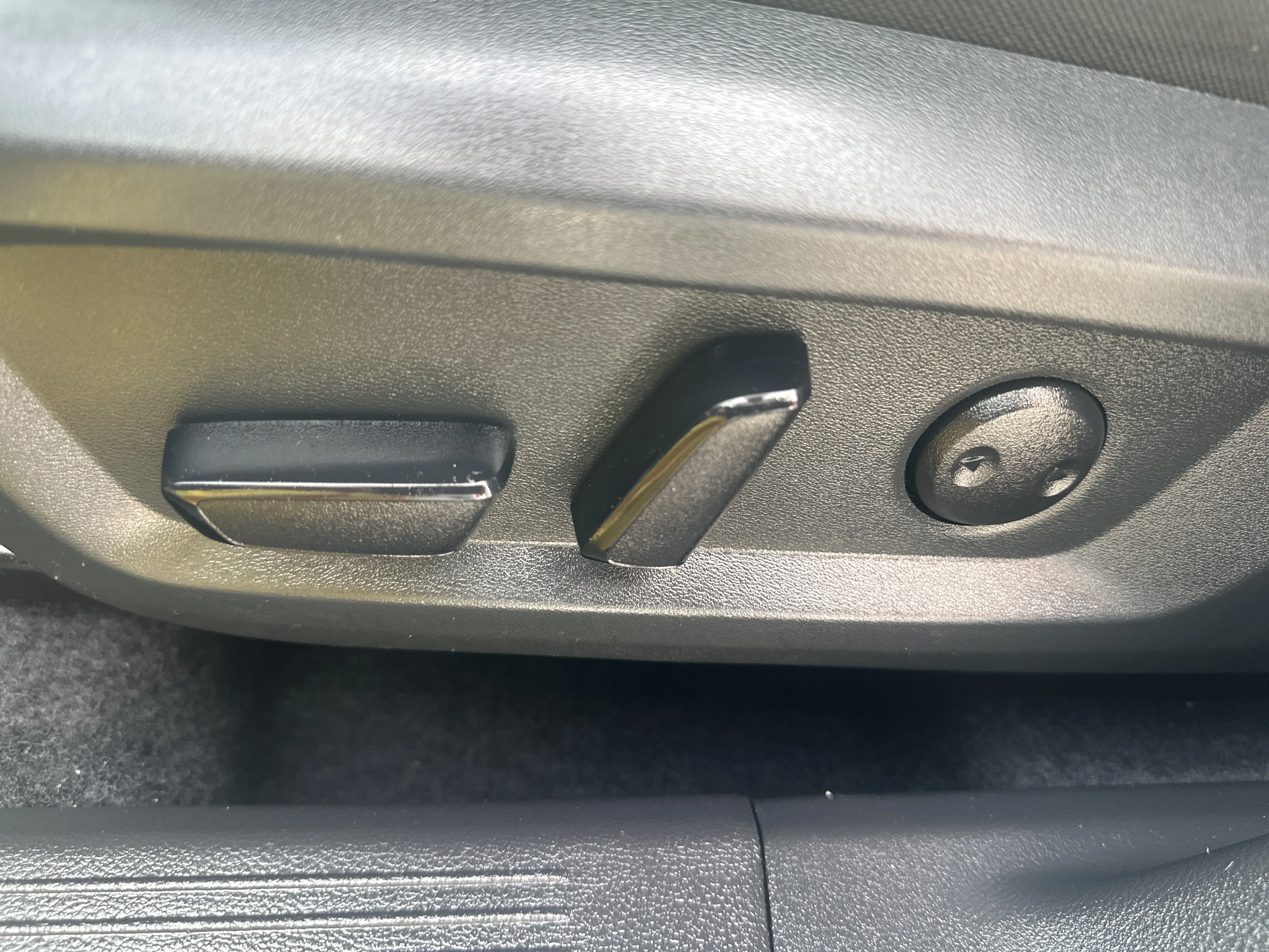 Used 2025 Gun Metallic Nissan SV image 20