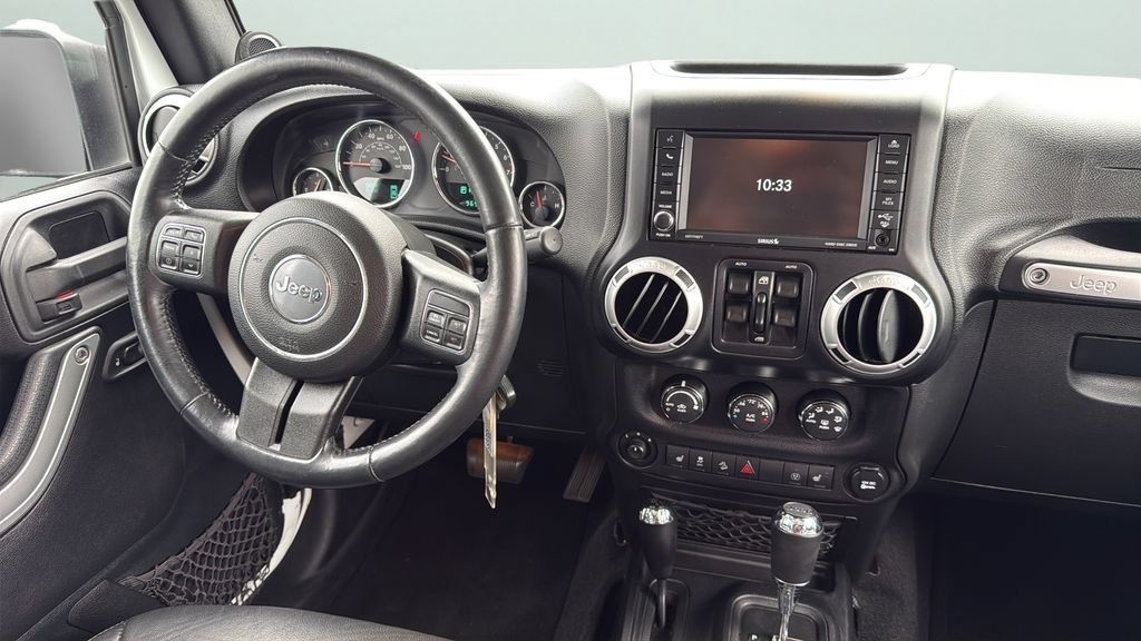 Used 2014 White Jeep Sahara image 18