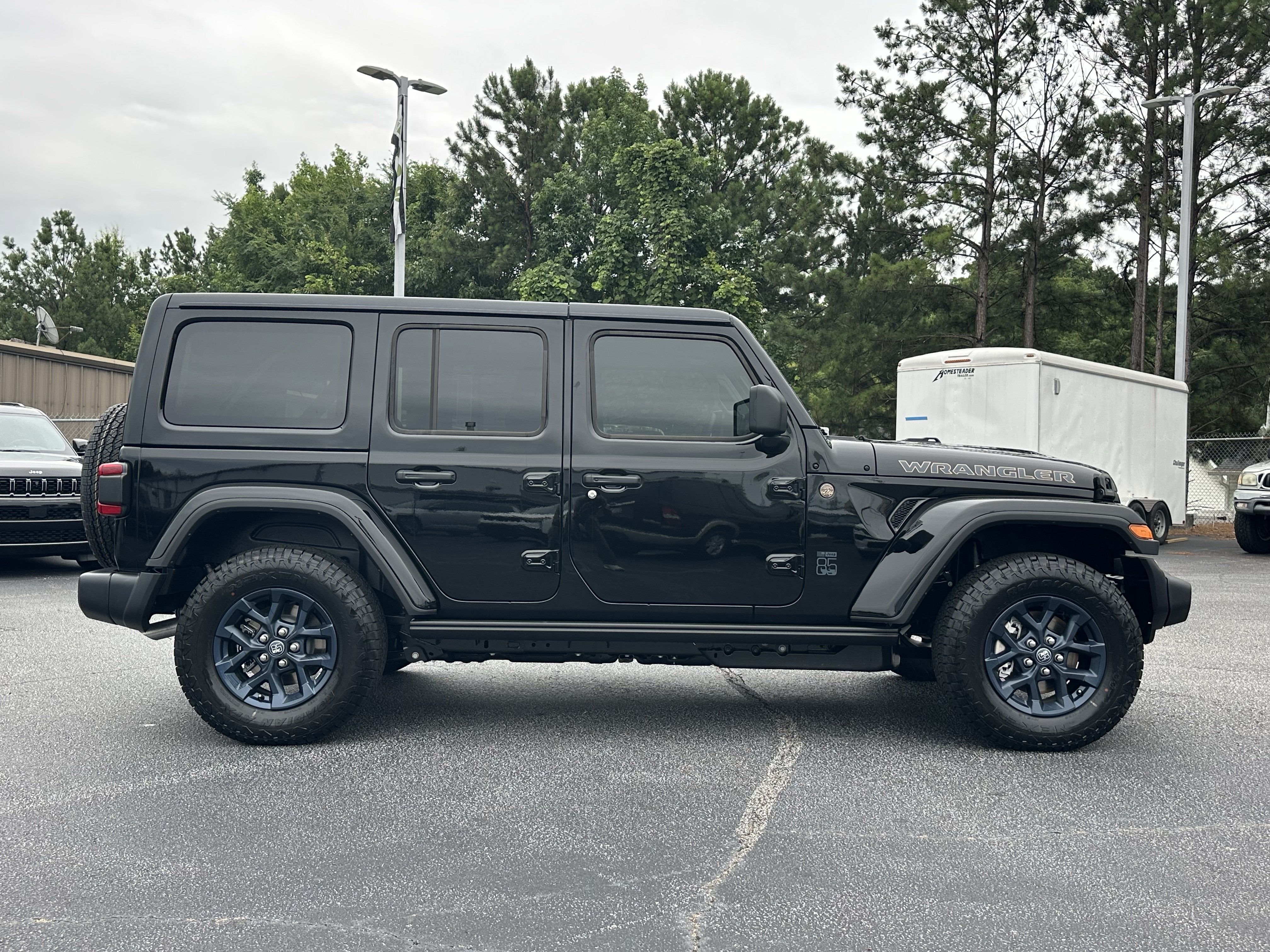New 2026 Black Clear-Coat Exterior Paint Jeep 85th Anniversary image 9