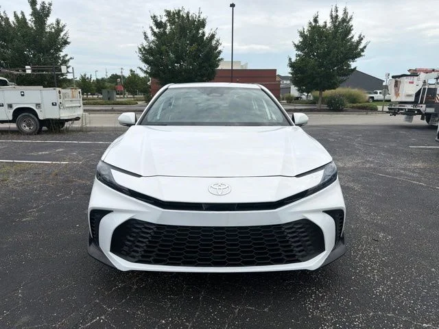Used 2025 Ice Toyota SE image 3
