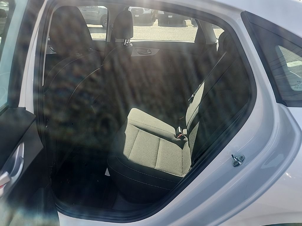 Used 2023 White Kia LXS image 20