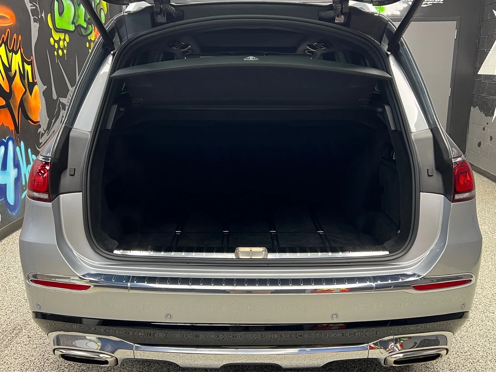 Used 2022 Cirrus Silver Metallic (922) Mercedes-Benz Mercedes-Maybach GLS 600 4MATIC® image 34