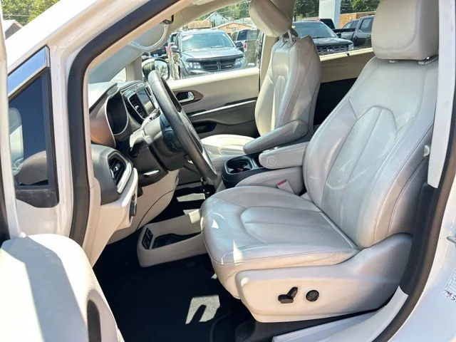 Used 2021 White Chrysler LXI image 28