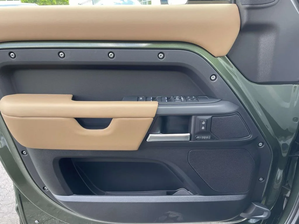New 2026 Woolstone Green Land Rover X-Dynamic SE image 34