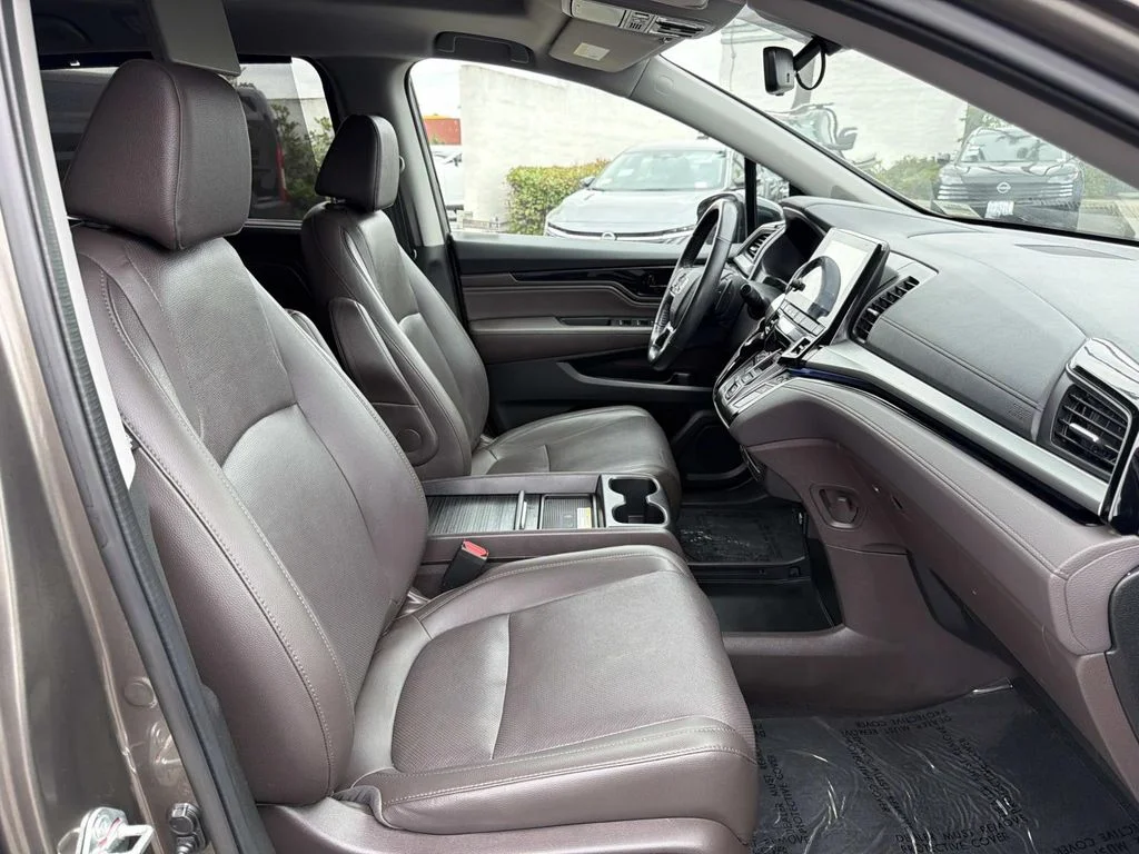 Used 2019 Pacific Pewter Metallic Honda Elite image 33