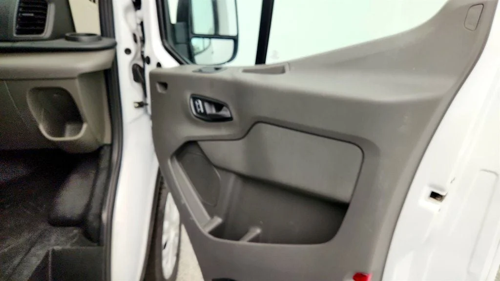 Used 2025 Oxford White Ford T-250 130"" Low Rf 9070 GVWR RWD image 27