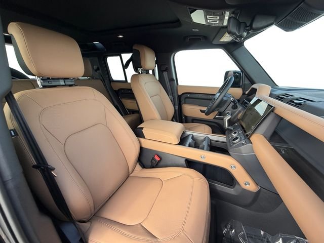 New 2026 Santorini Black Land Rover X-Dynamic SE image 16