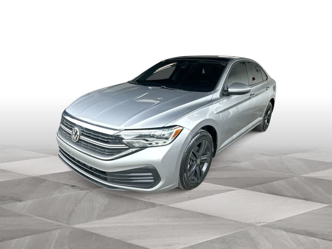 Used 2022 Pyrite Silver Metallic Volkswagen SE image 4