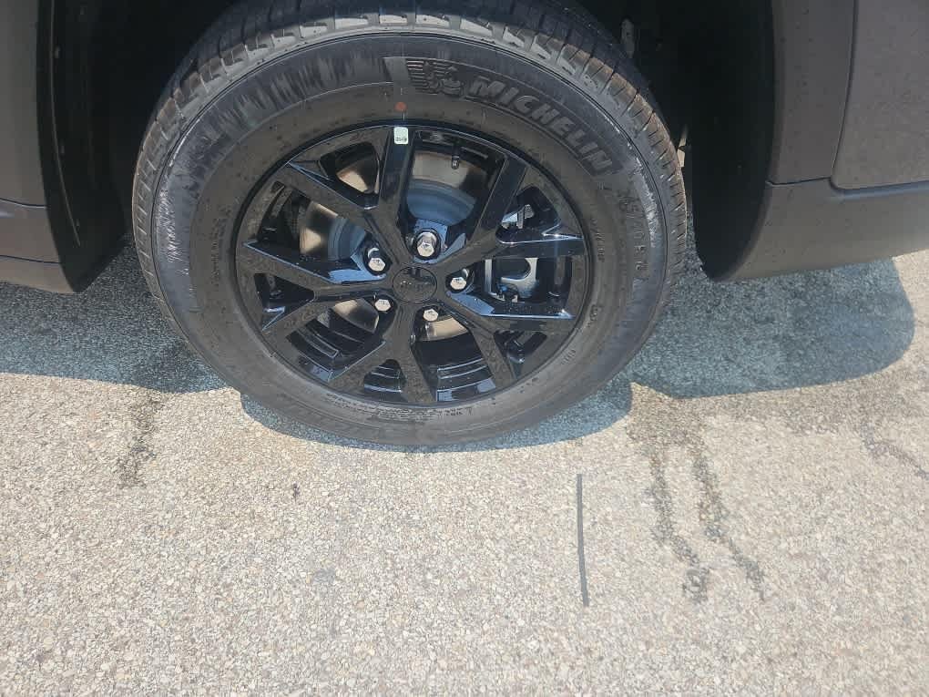 New 2026 Baltic Gray Metallic Clearcoat Jeep Laredo Altitude image 3