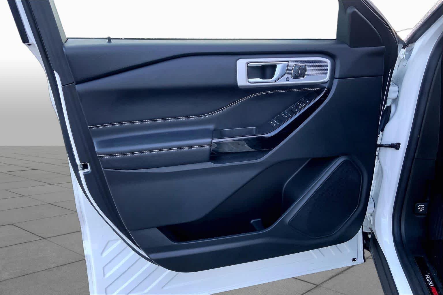 Used 2022 Star White Metallic Tri-Coat Ford ST image 21