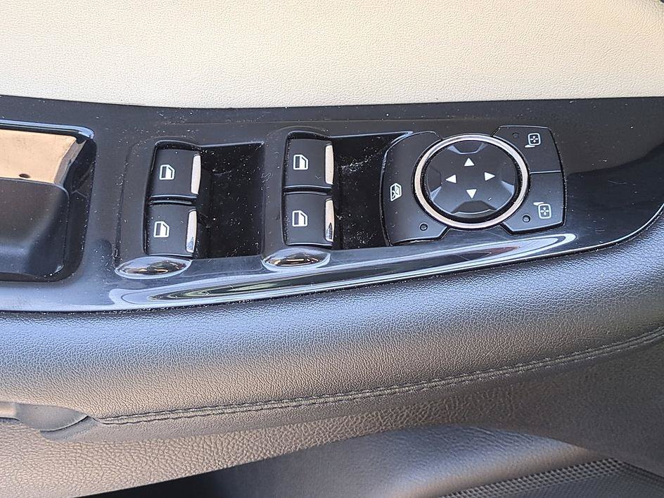 Used 2020 Black Ford SEL image 15