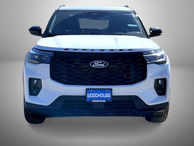 New 2027 Star White Metallic Tri-Coat Ford ST-Line image 31