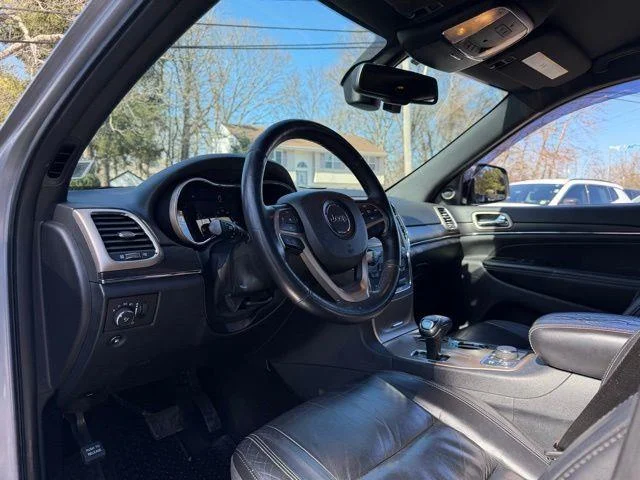 Used 2015 Silver Jeep Limited image 21