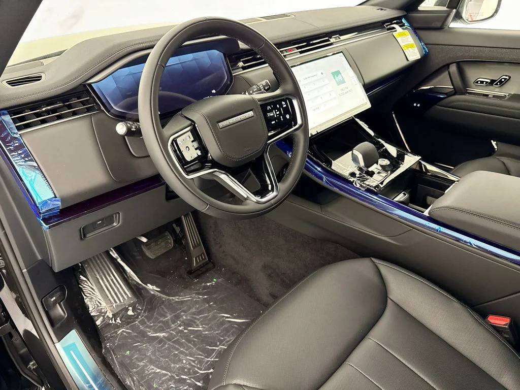 New 2026 Santorini Black Land Rover SE image 9