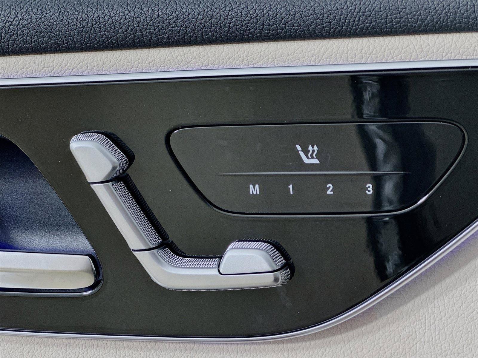 Used 2026  Mercedes-Benz GLC 300 image 25