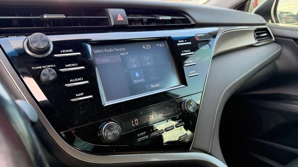 Used 2019 Silver Toyota SE image 18