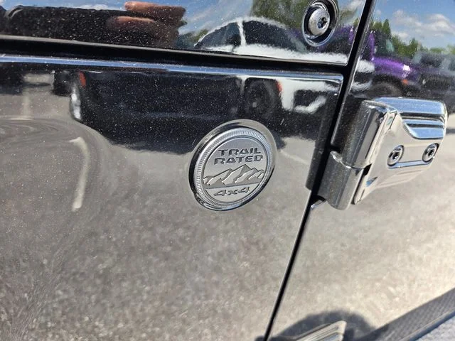 New 2026 Black Clear-Coat Exterior Paint Jeep Sahara image 3