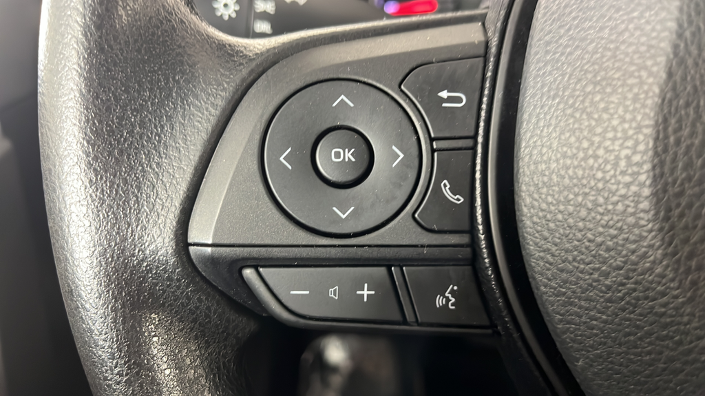 2022 Toyota RAV4 LE - Photo 21