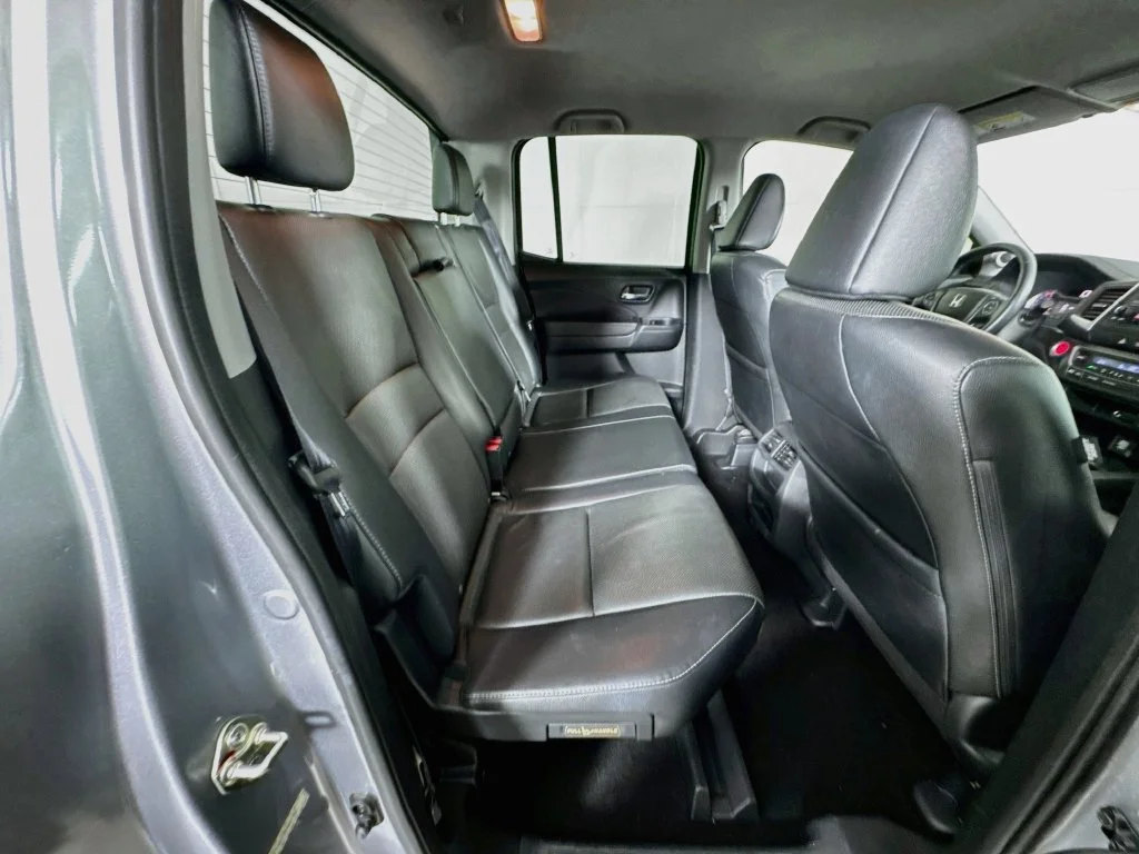 Used 2017 Modern Steel Metallic Honda RTL image 32
