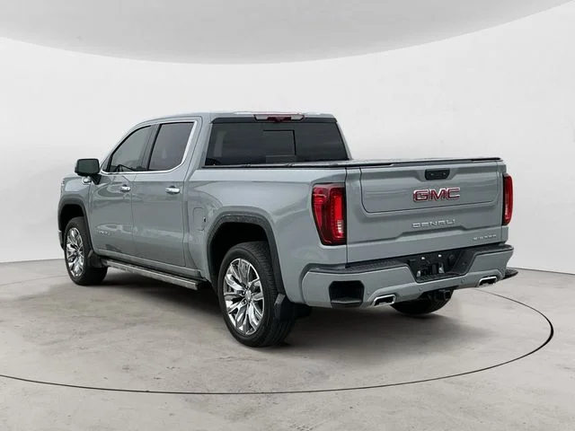 Used 2025  GMC Denali image 7