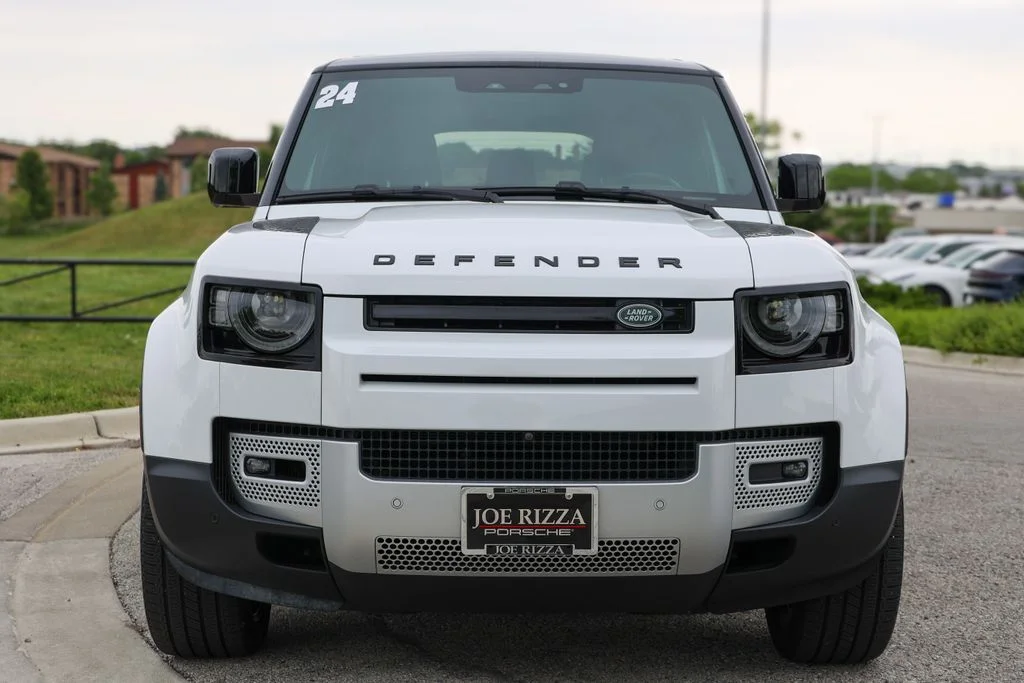 Used 2024 White Land Rover S image 29