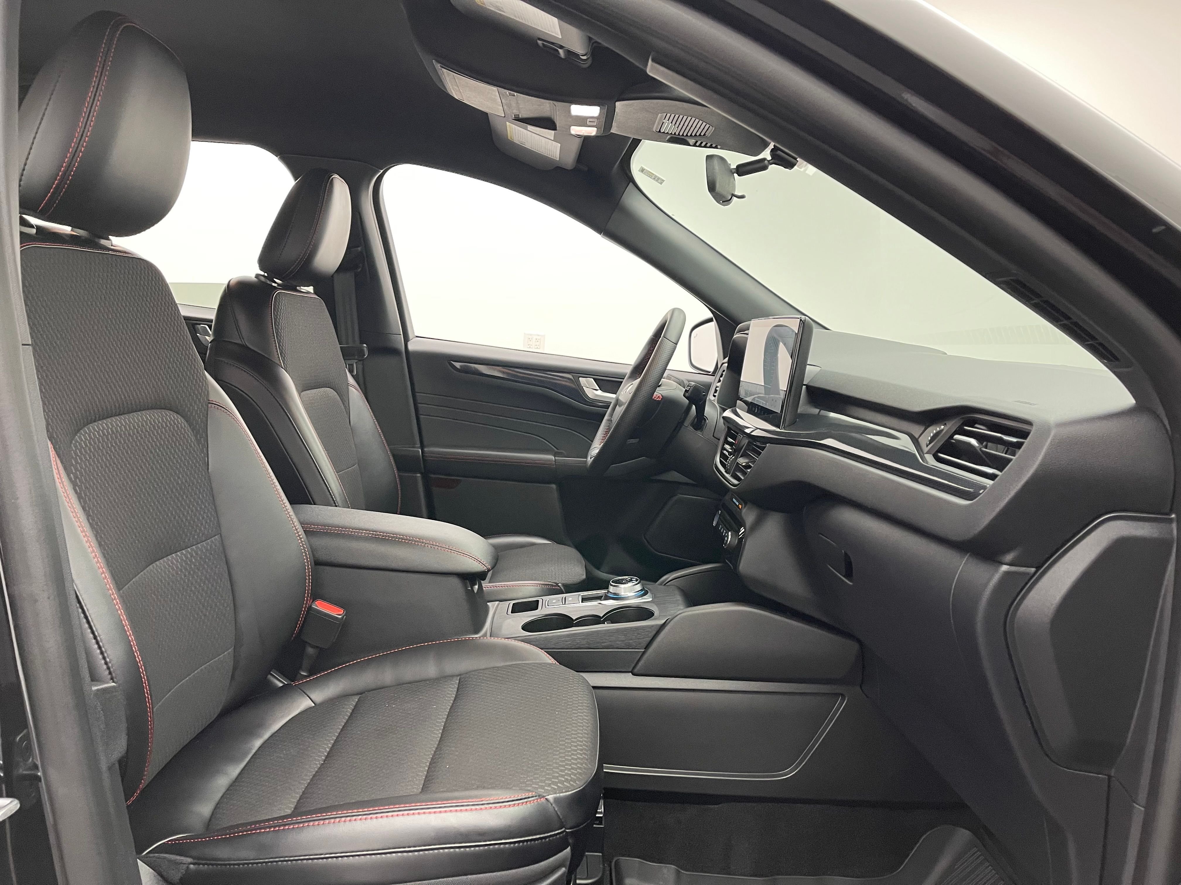 Used 2024 Black Metallic Ford ST-Line image 31