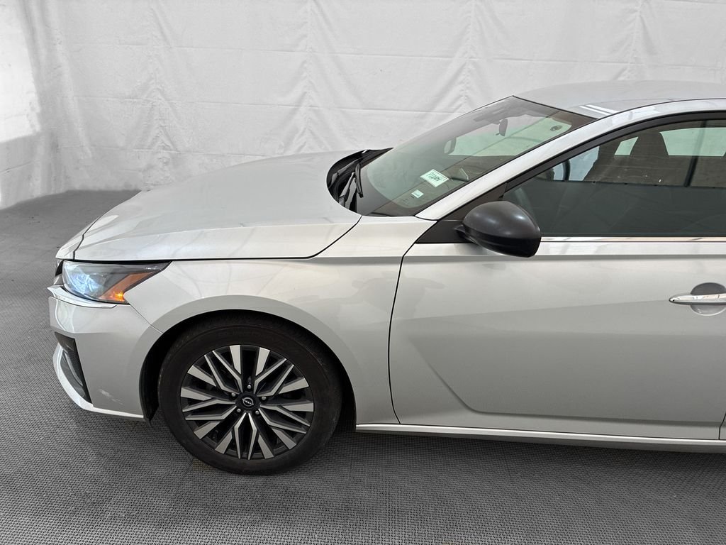 Used 2024 Silver Nissan 2.5 SV image 3