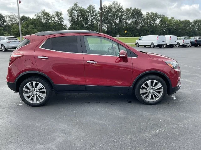 Used 2017 Red Buick Preferred image 5