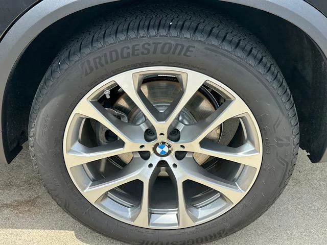 Certified Used 2024 Black Sapphire Metallic BMW xDrive40i image 31