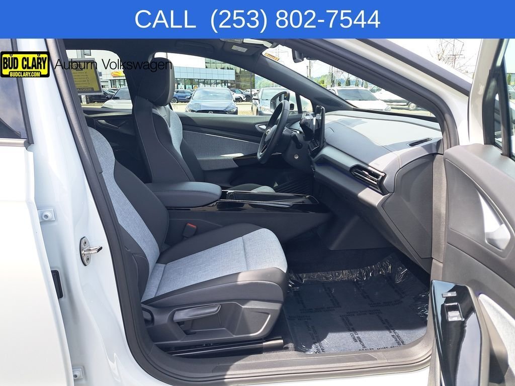 Used 2024 White/off-white Volkswagen Standard image 17