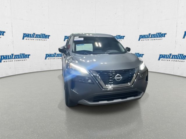 Used 2023 Gray Nissan S image 3