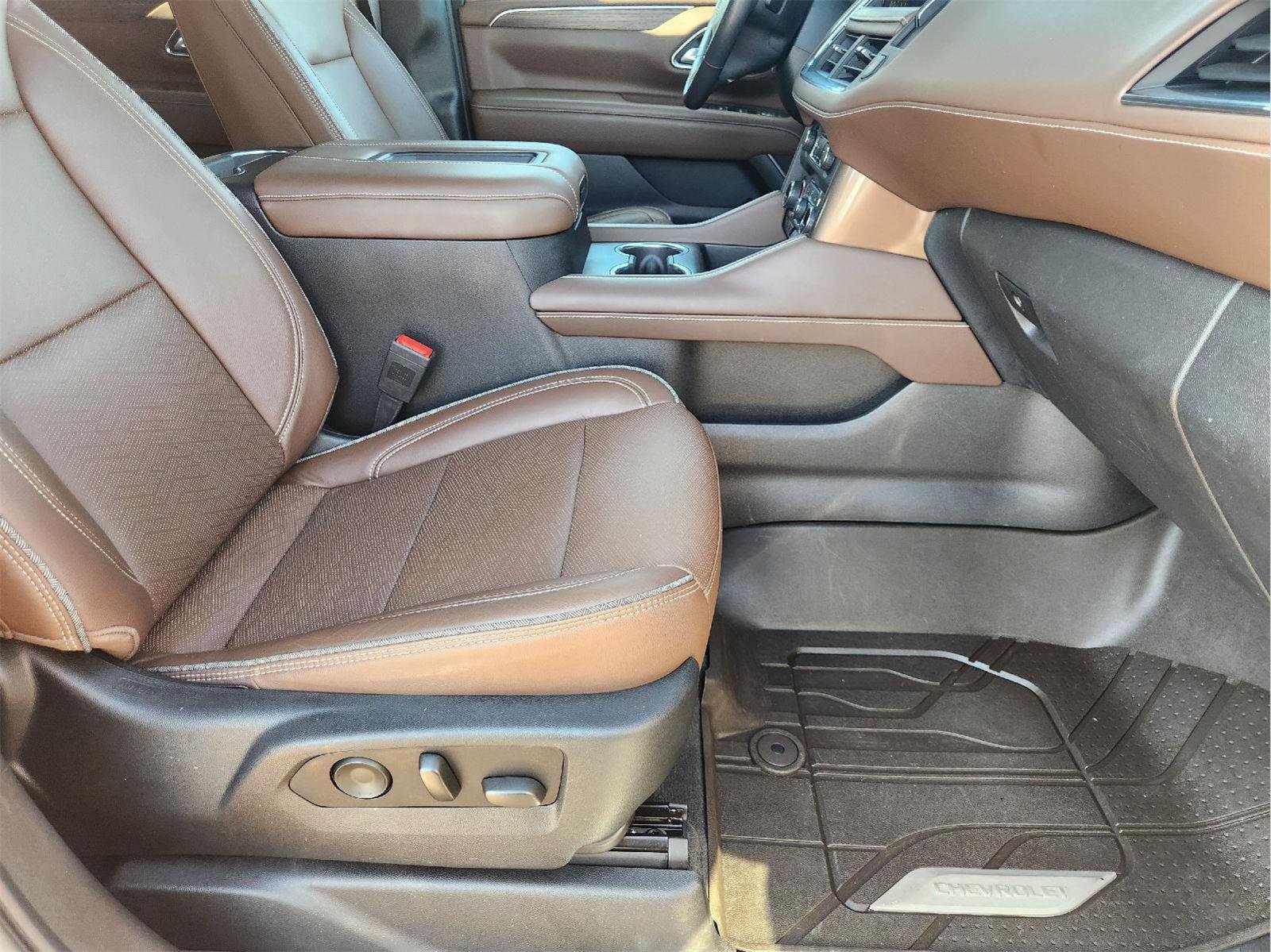 Used 2021 EMPIRE BEIGE METALLIC Chevrolet High Country image 14