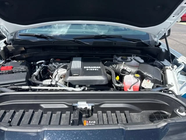 Used 2025 Summit White GMC AT4 image 27