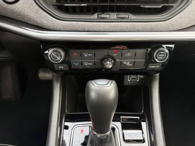 Used 2025 Black Jeep  image 31