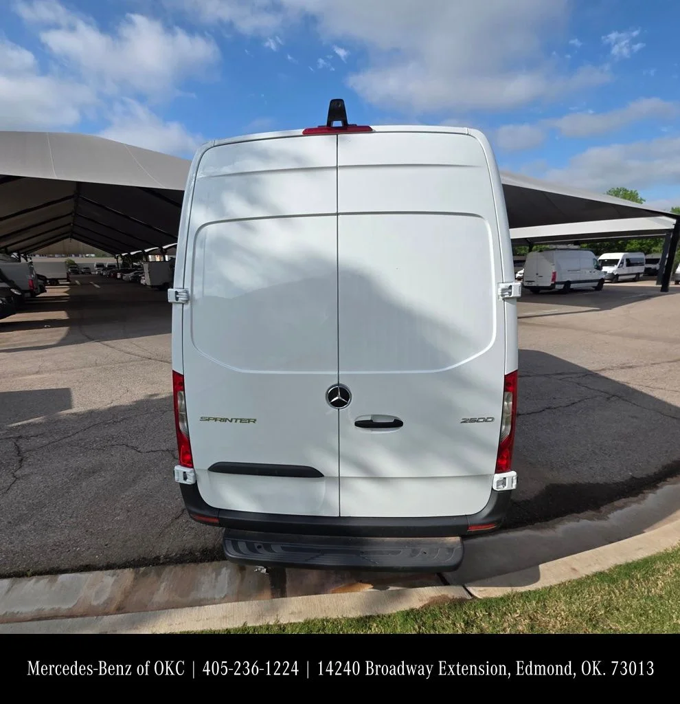 Used 2025 White Mercedes-Benz Cargo 170 WB image 3