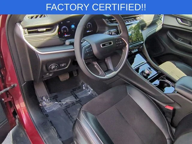 Used 2023 Red Jeep Altitude image 17