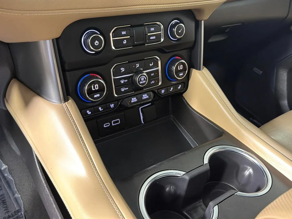 Used 2021 IRIDESCENT PEARL TRICOAT Chevrolet Premier image 24