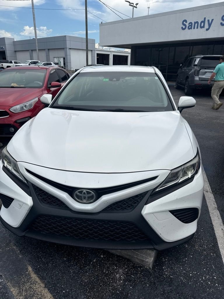 Used 2018 White Toyota LE image 3