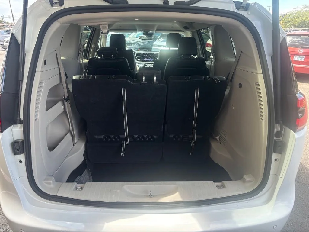 Used 2023 Bright White Clearcoat Chrysler Touring L image 18
