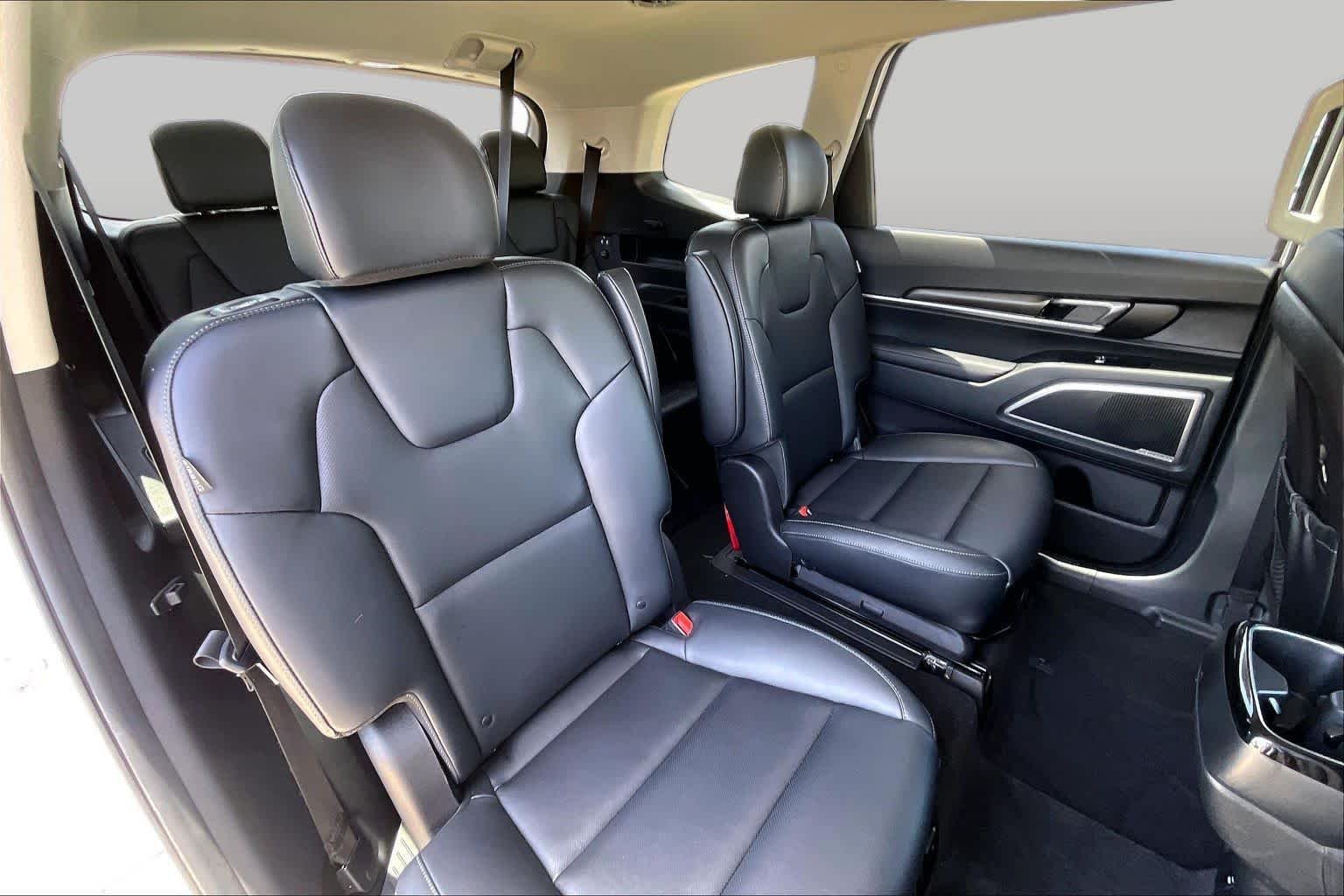Used 2025 Glacial White Pearl Kia S image 17