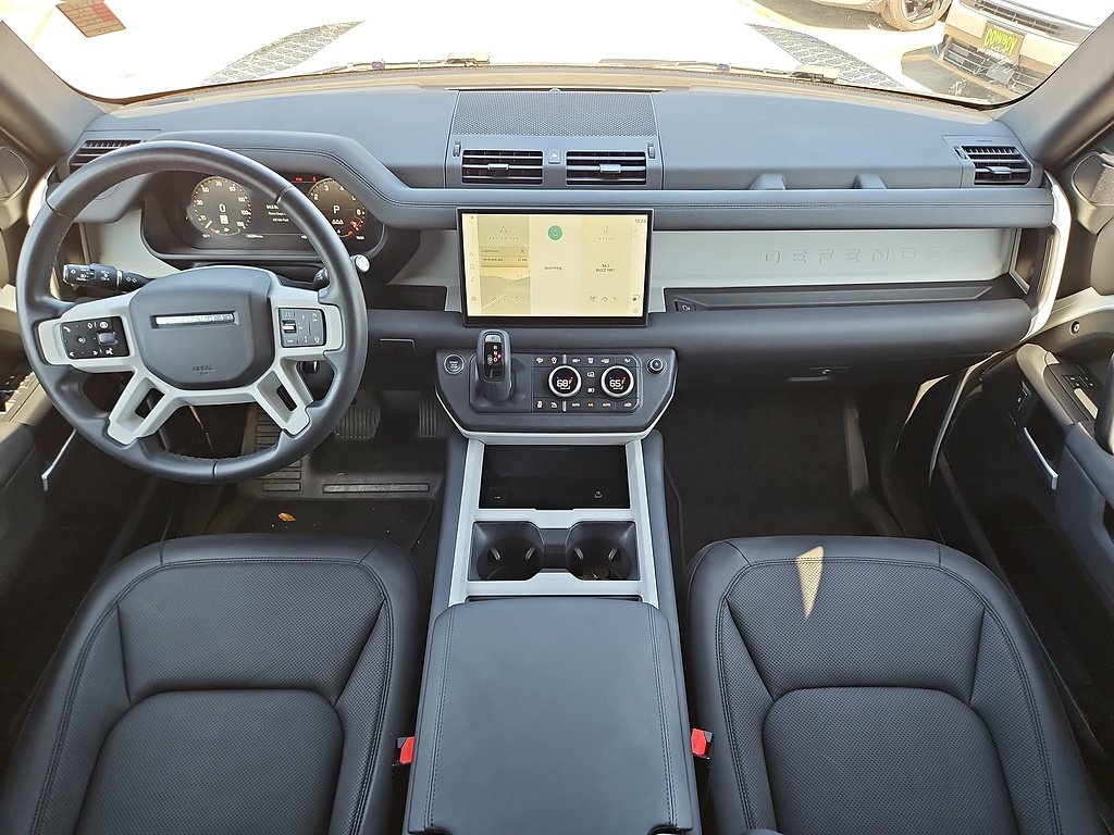 Used 2025  Land Rover 110 P300 S image 10