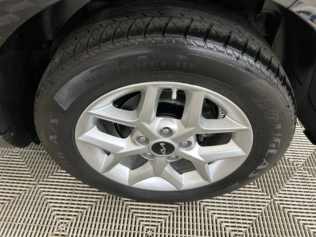 Used 2023 Black Kia LX image 10