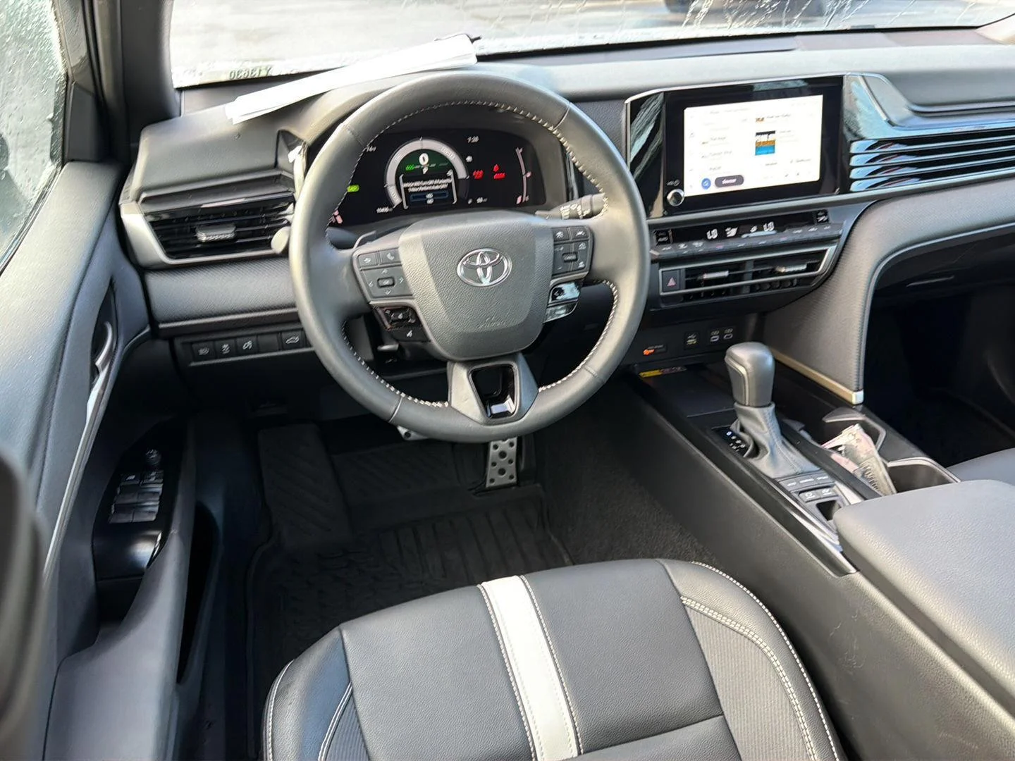 Certified Used 2025 Heavy Metal Toyota SE image 18