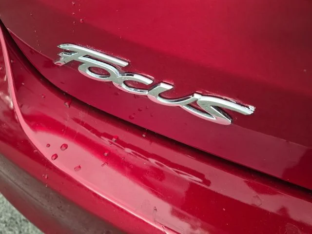 Used 2015 Red Ford Titanium image 28
