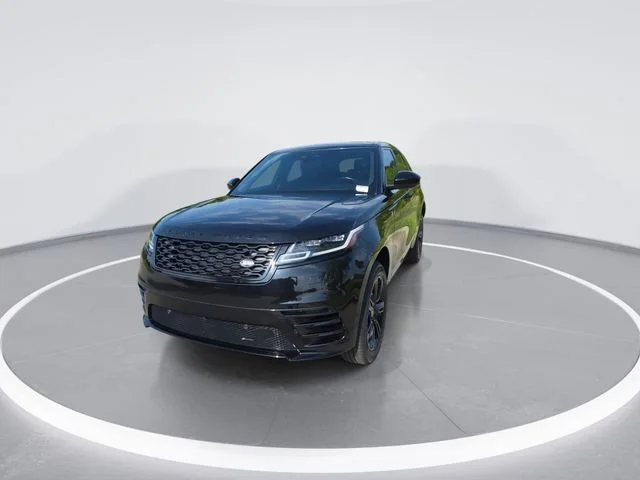 Used 2023 Black Land Rover R-Dynamic S image 3