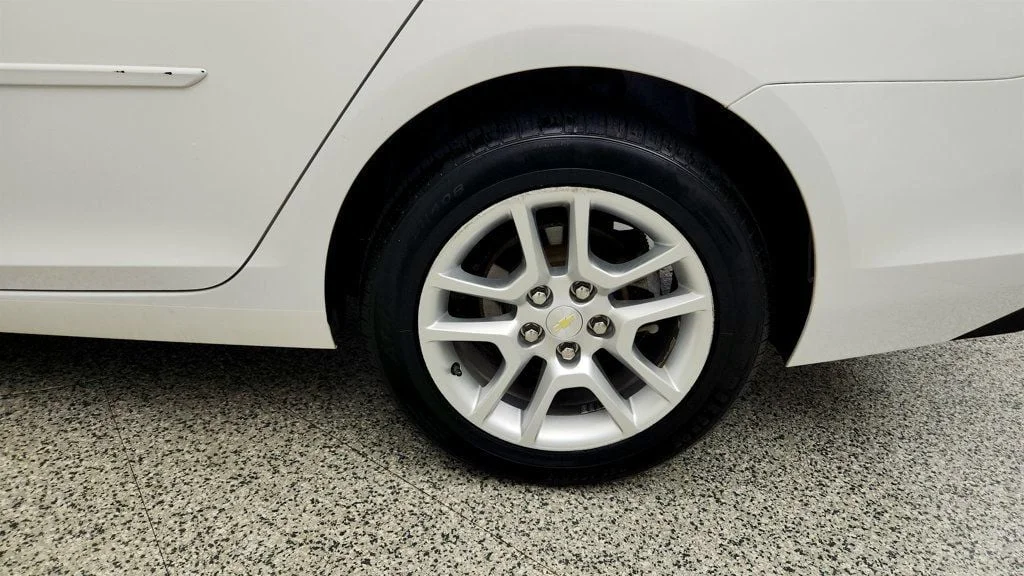 Used 2015 Summit White Chevrolet 4dr Sedan LT w/1LT image 9