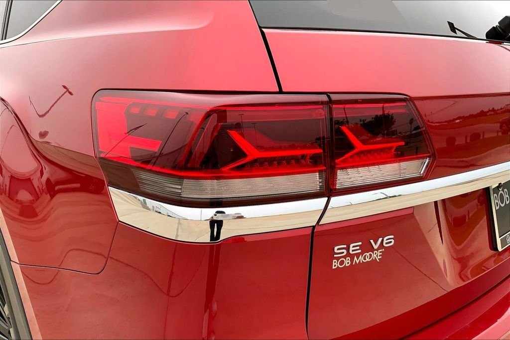Used 2022 Red Metallic Volkswagen 3.6L V6 SE w/Technology image 30