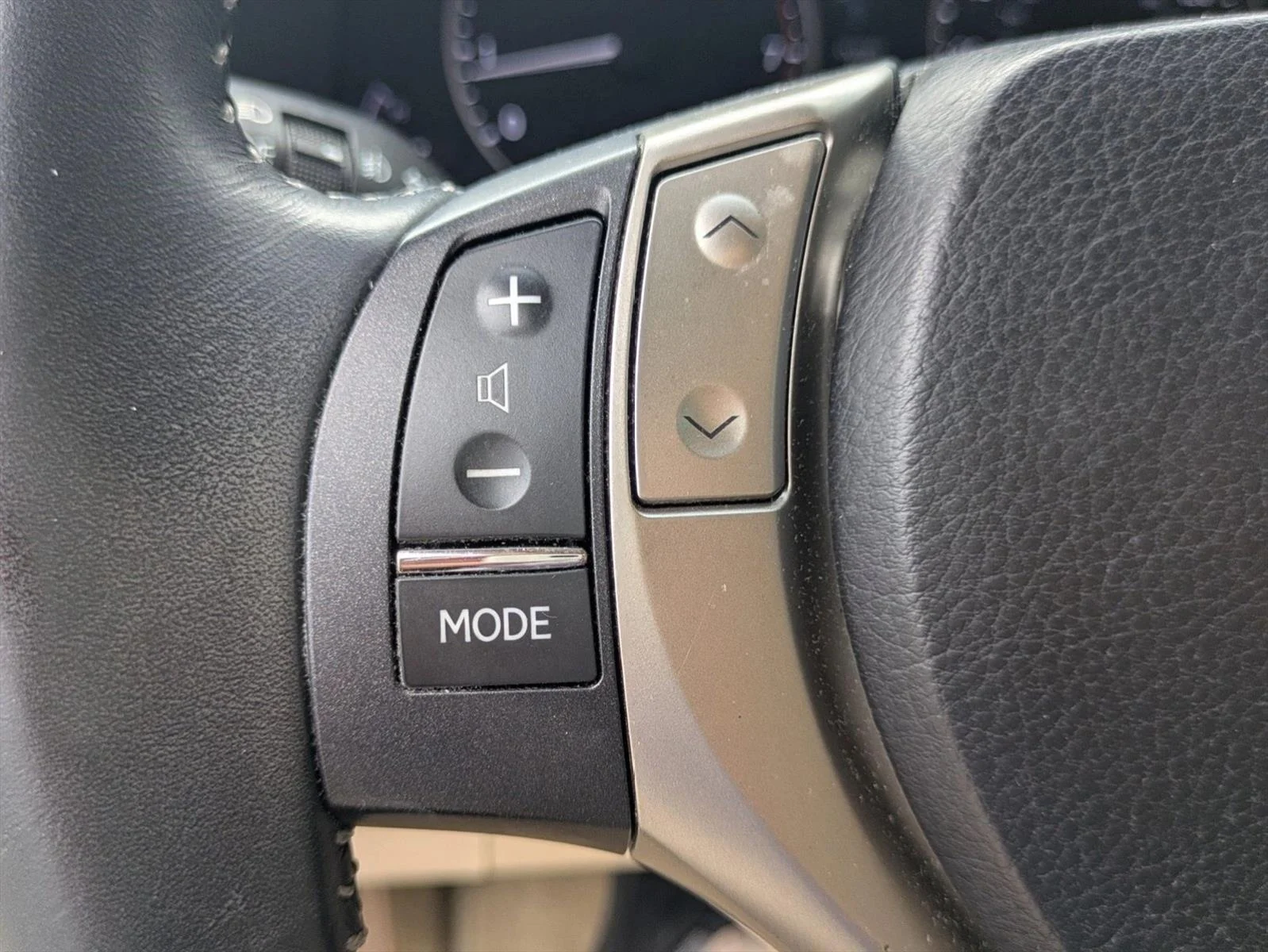 Used 2014 Starfire Pearl Lexus  image 13