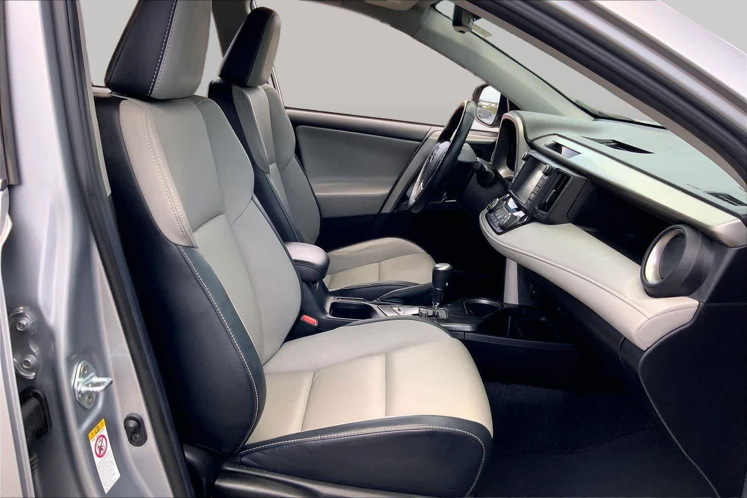 Used 2018 Silver Sky Metallic Toyota Limited image 9